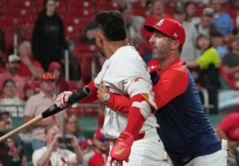 Cardinals’ Willson Contreras blows up at ump…