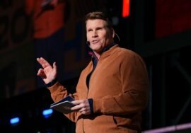 Scott Hanson says he’s ‘fired up’ to continue hosting NFL RedZone