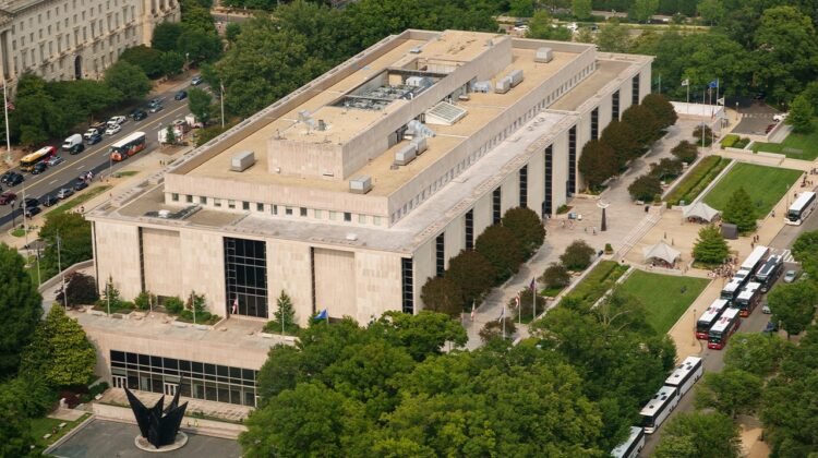 White House cracks down on Smithsonian exhibits before America’s 250th in 2026 White House cracks down on Smithsonian exhibits before America’s 250th in 2026