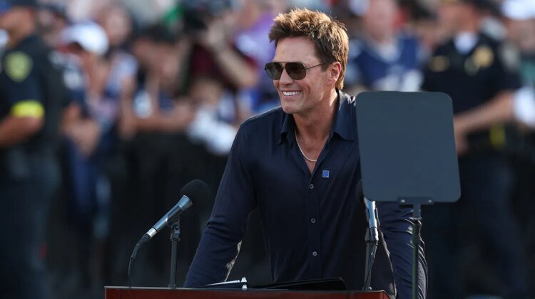 Tom Brady pokes fun at rival Jets in statue unveiling ceremony speech Tom Brady pokes fun at rival Jets in statue unveiling ceremony speech