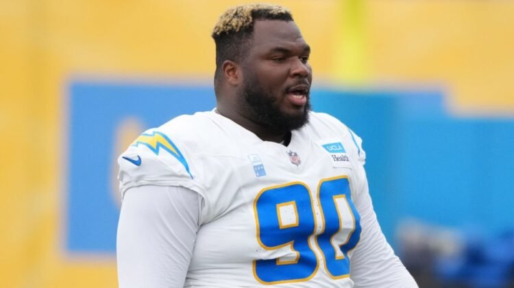 Source — Chargers’ Teair Tart fined for slapping Travis Kelce