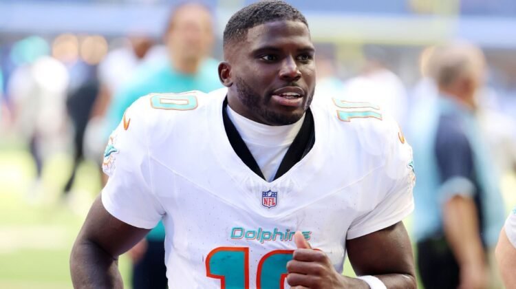 Dolphins not planning to trade Tyreek Hill, sources say