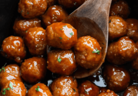 Slow Cooker Bourbon Meatballs (Easy Crockpot Recipe)