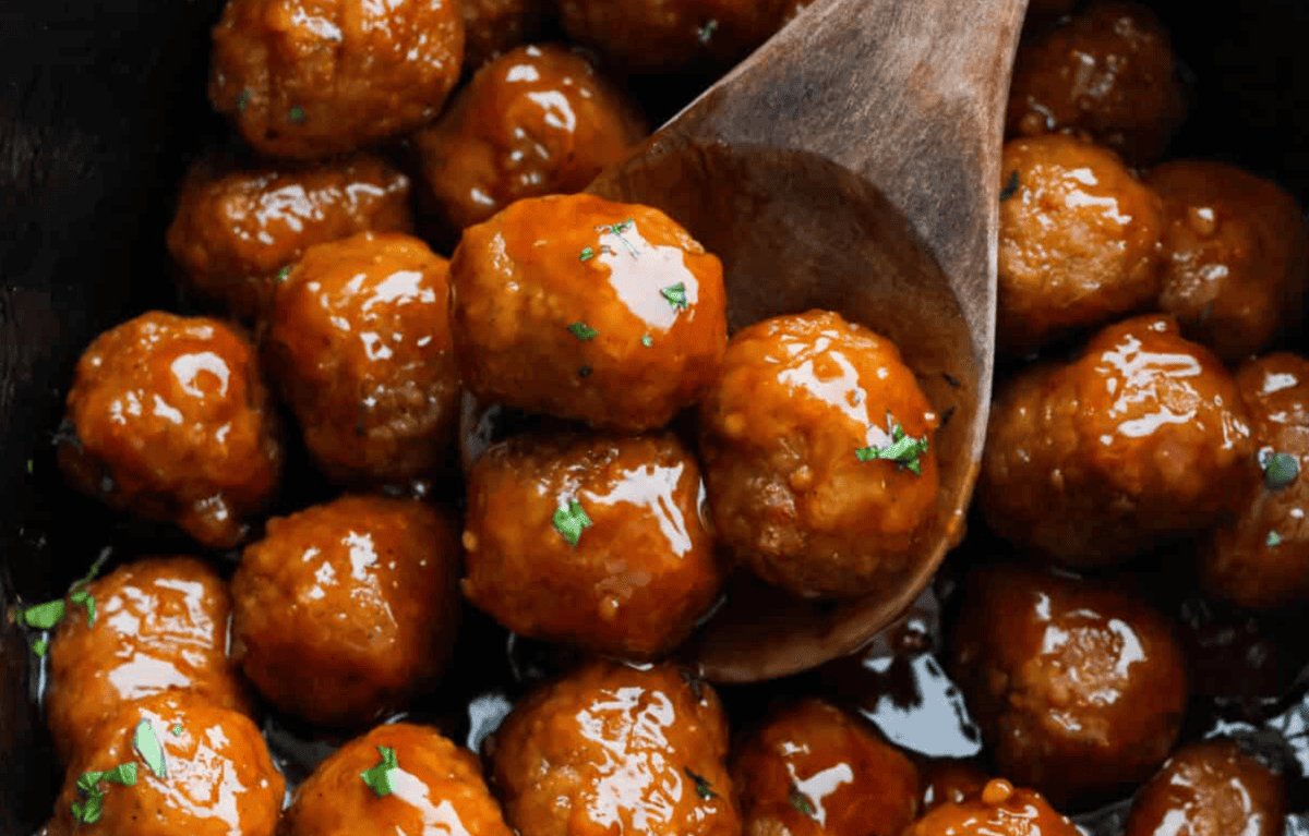Slow Cooker Bourbon Meatballs (Easy Crockpot Recip…