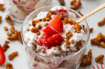 Strawberry Crack Pretzel Salad Recipe (Easy Version)