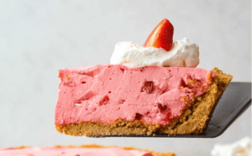 Easy No Bake Strawberry Cream Pie Recipe