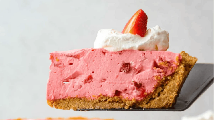 Easy No Bake Strawberry Cream Pie Recipe