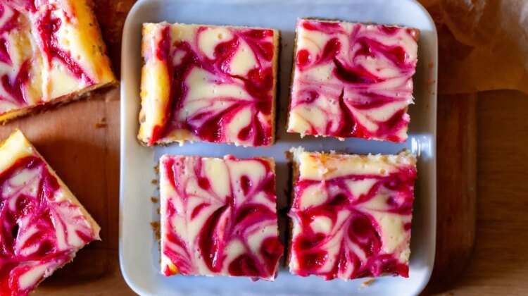 raspberry swirl cheesecake bars – smitten kitchen