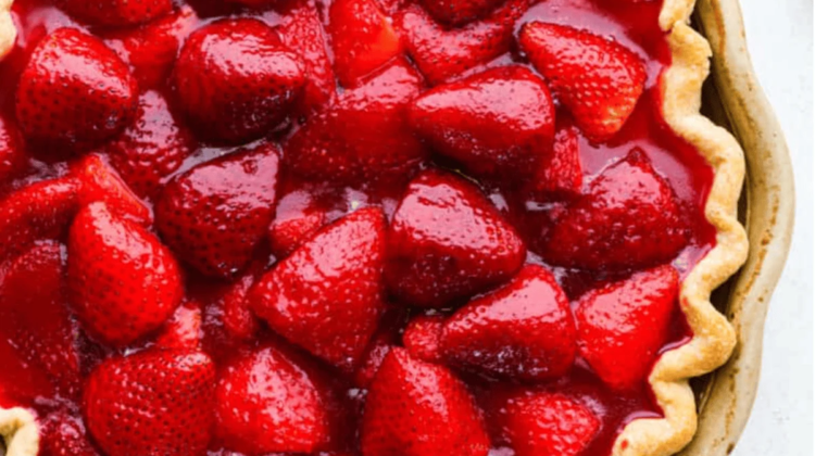 Fresh Strawberry Pie (Quick and Easy!)
