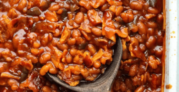 Easy Baked Beans with Bacon and Brown Sugar